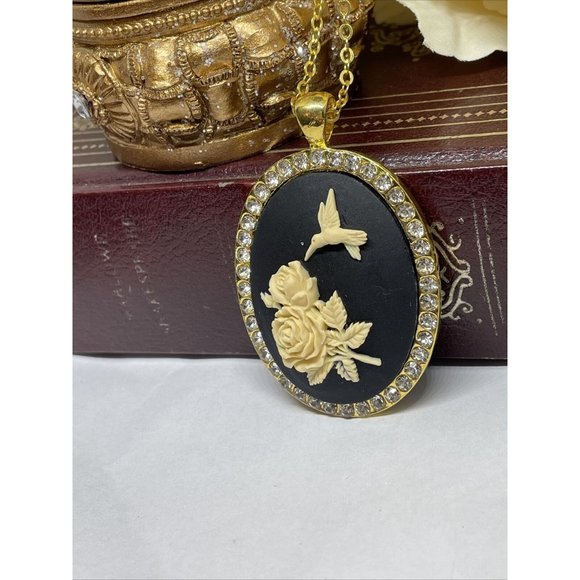 Christmas Gift Black Cream Wedding Xmas Cameo Hummingbird Gold Crystal Necklace - Picture 6 of 9